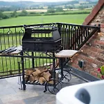 Burtree Country House With Secluded Hot Tubs Thirsk