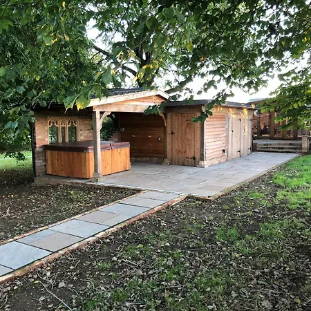 Burtree Country House With Secluded Hot Tubs Séjour à la campagne