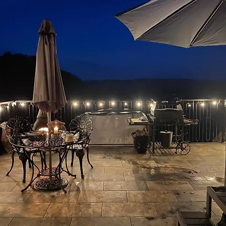Burtree Country House With Secluded Hot Tubs