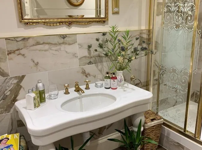 Country house Burtree Country House With Secluded Hot Tubs *