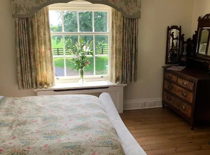 Country house Burtree Country House With Secluded Hot Tubs