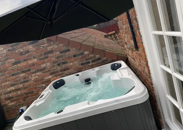 Country house Burtree Country House With Secluded Hot Tubs