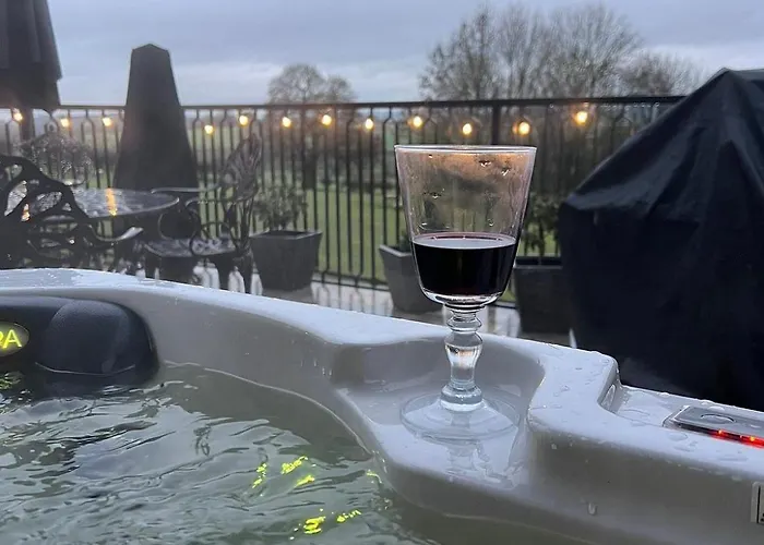 Country house Burtree Country House With Secluded Hot Tubs