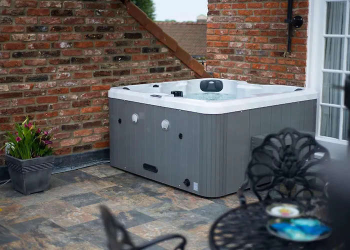 Country house Burtree Country House With Secluded Hot Tubs *