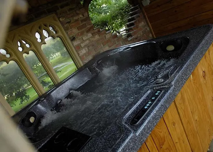 Burtree Country House With Secluded Hot Tubs *