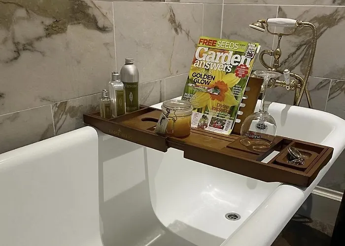 Burtree Country House With Secluded Hot Tubs Country house