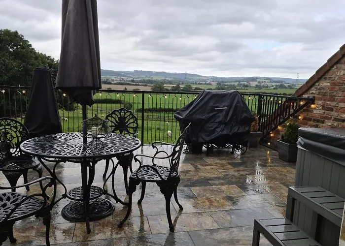 Country house Burtree Country House With Secluded Hot Tubs *