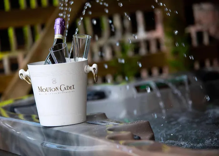 Country house Burtree Country House With Secluded Hot Tubs