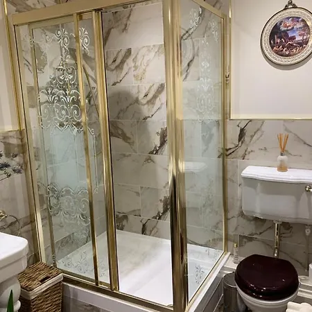 Gospodarstwo wiejskie Burtree Country House With Secluded Hot Tubs