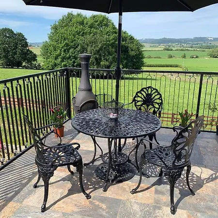 Burtree Country House With Secluded Hot Tubs *