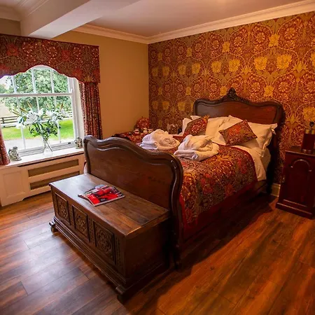 Burtree Country House With Secluded Hot Tubs *