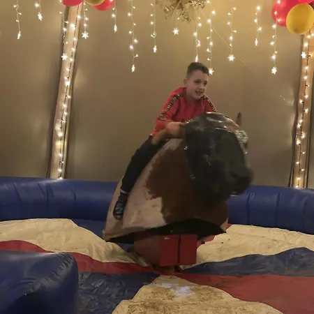 Burtree Country House With Secluded Hot Tubs Gospodarstwo wiejskie *