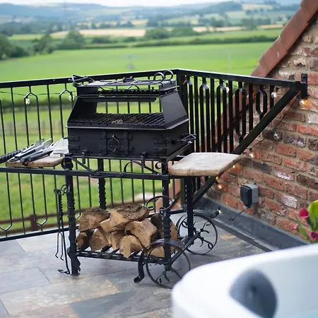 Burtree Country House With Secluded Hot Tubs Thirsk