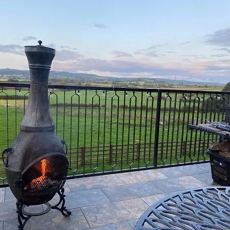 Gospodarstwo wiejskie Burtree Country House With Secluded Hot Tubs Thirsk