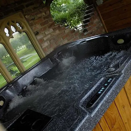 Burtree Country House With Secluded Hot Tubs *