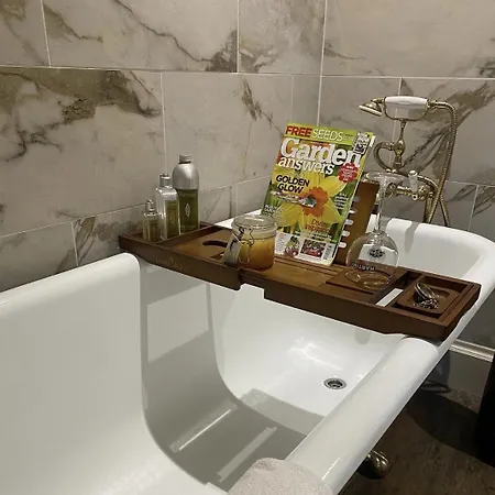 Burtree Country House With Secluded Hot Tubs Gospodarstwo wiejskie