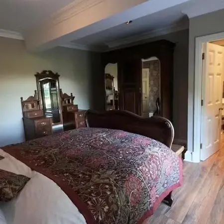 Burtree Country House With Secluded Hot Tubs