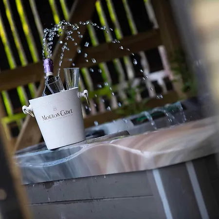 Burtree Country House With Secluded Hot Tubs Gospodarstwo wiejskie Thirsk