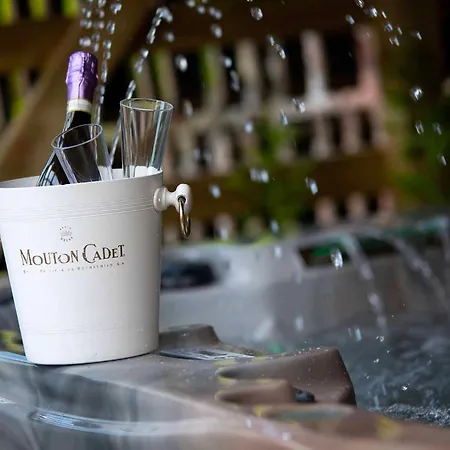 Gospodarstwo wiejskie Burtree Country House With Secluded Hot Tubs